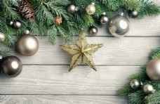 木材五角星与挂球等圣诞装饰品
