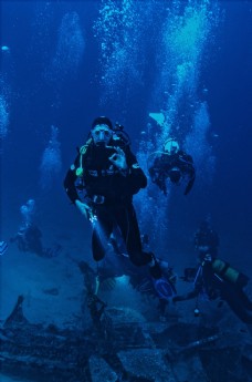 潜水游泳海底探索