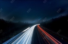 夜空下的高速公路