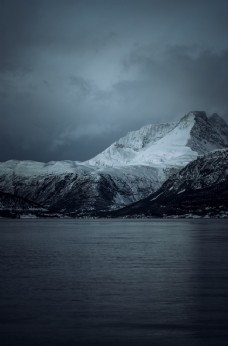 冰山山崖海水冰冷黑夜背景素材