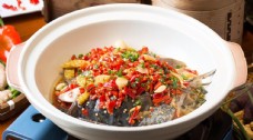 健康饮食砂锅剁椒鱼头